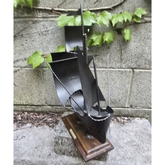 Vintage Santa Maria Sailing Ship Tin On Wooden Base Nautical Decor 15.5"x14"x9" - Picture 4 of 5